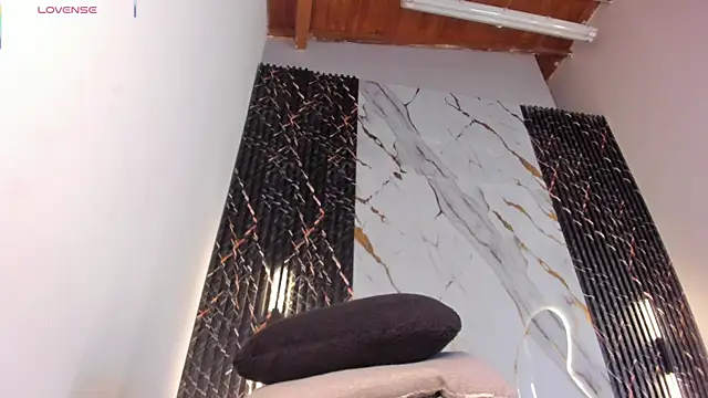 ebony_hot1
