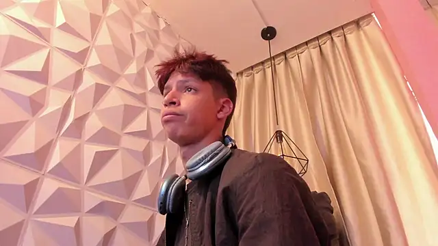 Ethan_qop webcam