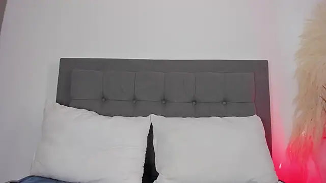 hanna-baker01 webcam