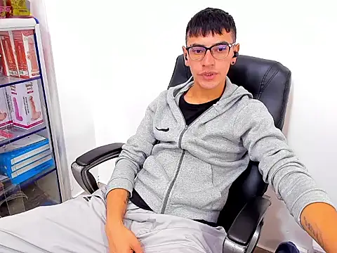 Alexx_bigcockk_ live cam on StripChat