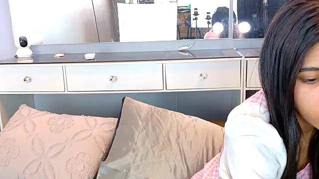 velvetmia68 webcam