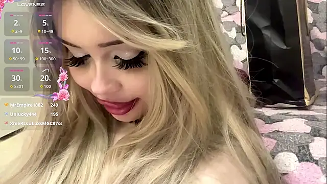 moonluv33 webcam