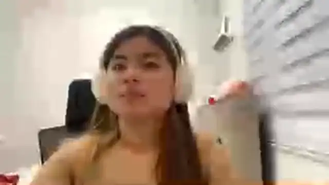 EboniSaxman webcam