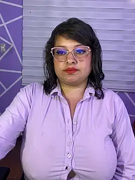 MiiaaJoness webcam