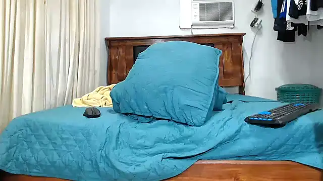black_latin23cm webcam