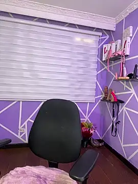 MiiaaJoness webcam