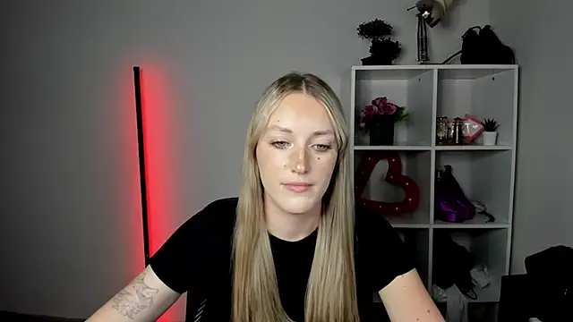 EvelynBlond webcam