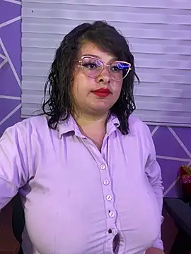 MiiaaJoness webcam