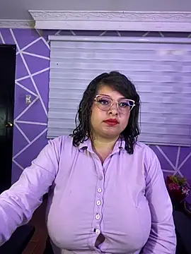 MiiaaJoness webcam