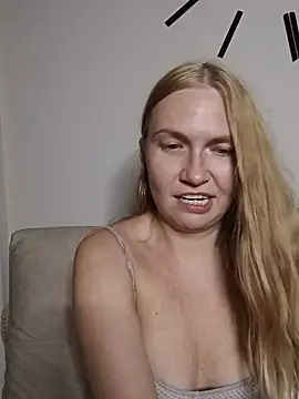KisaVixen live cam on StripChat