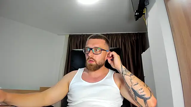 Findom_guy live cam on StripChat