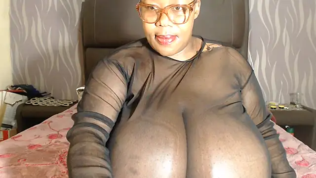 BoobsQueen46K webcam