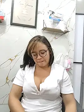 Melany-1 live cam on StripChat