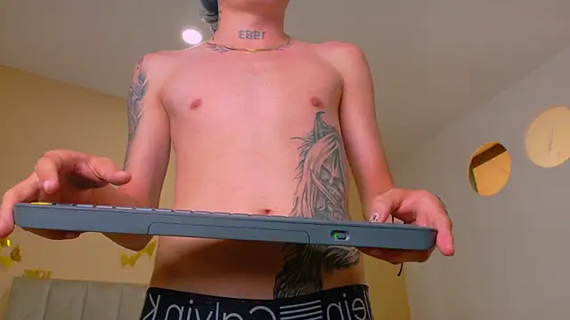 Nascary_Fox webcam