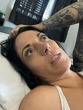 HumbleHottie live cam on StripChat
