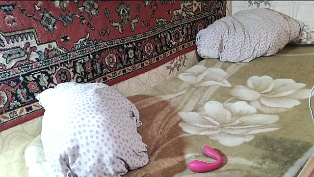 Zulfiya_Bruce webcam