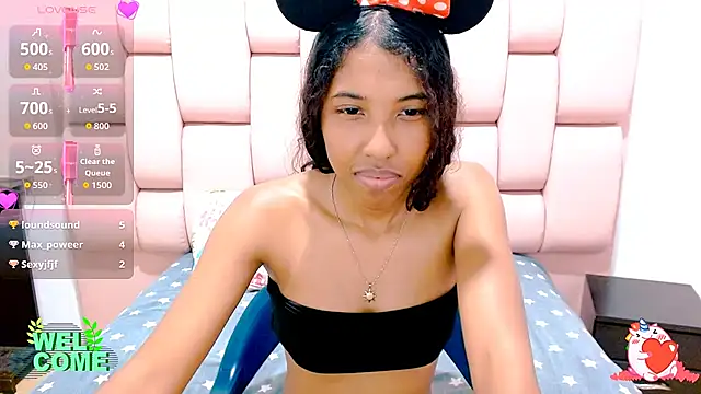 Scarlet_Rose18 live cam on StripChat