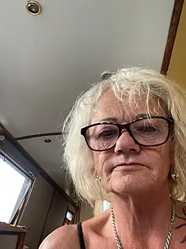 ladyboatlady live cam on StripChat