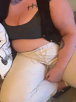 sweeti_Em live cam on StripChat