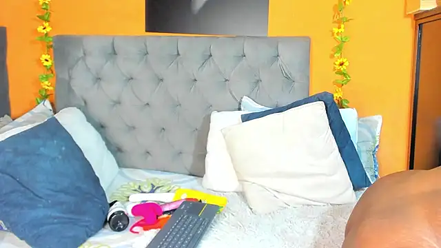 nahiroby_ebony webcam