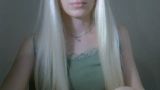 ViraVrema live cam on StripChat