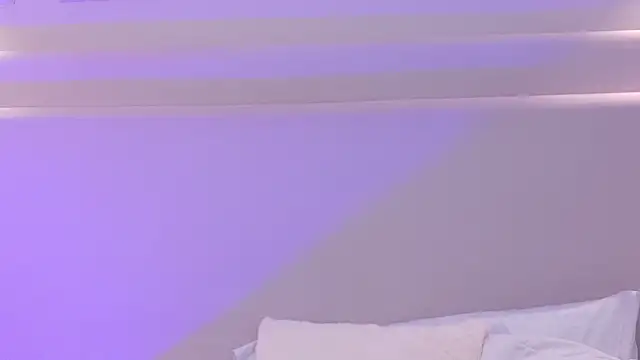 NaomiKlarc webcam