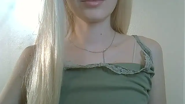 ViraVrema live cam on StripChat