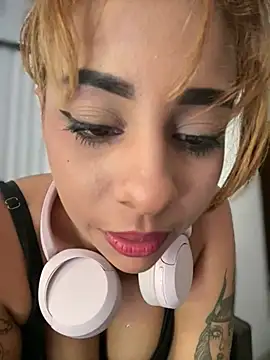 LeylaKnox webcam