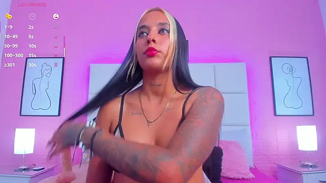 charlotte_kisss live cam on StripChat