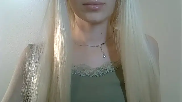 ViraVrema live cam on StripChat