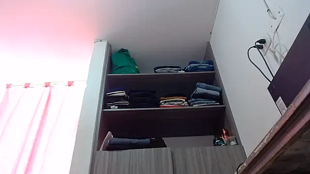 nicolle_milf1978 webcam
