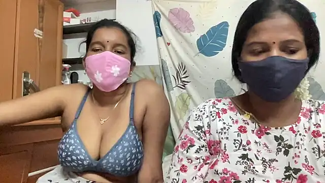 Hot_LoveBirds_ webcam