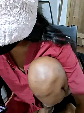 isha_zara webcam