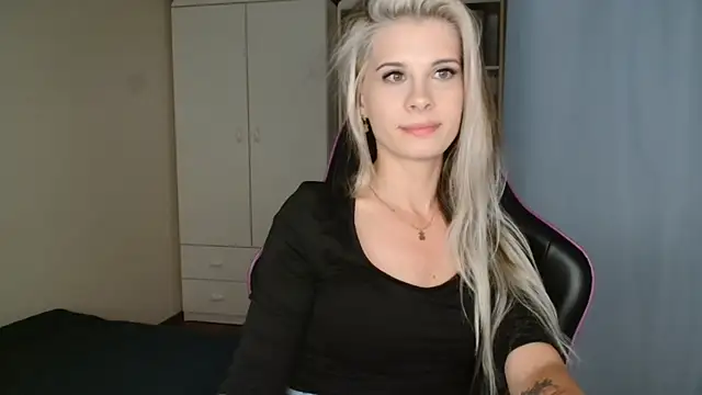 KristineGlow webcam