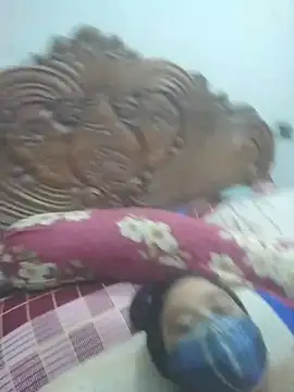 momo_loves webcam