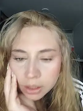 Ana__arms webcam