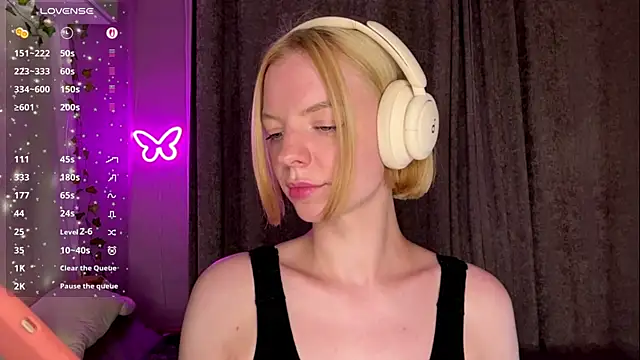 Marry_Sornatiko webcam
