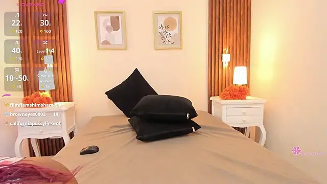Chloebrunnie webcam