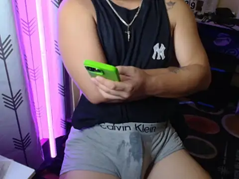 urhardfuckerAsiandaddy webcam