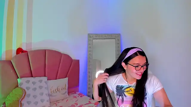 Emma_lakshmi webcam