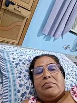 Priya-696 webcam