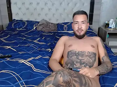 marcodeluxee live cam on StripChat