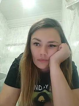 KrissSexi live cam on StripChat
