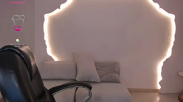 MaddisonTaylor1 live cam on StripChat