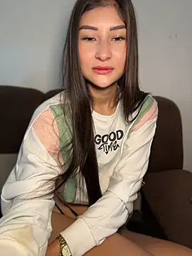 aylin-fire - Aylin-fire's free webcam - UK Sex Cams