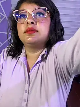 MiiaaJoness live cam on StripChat