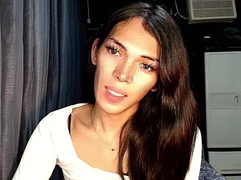 GORGEOUS_CARMEE webcam