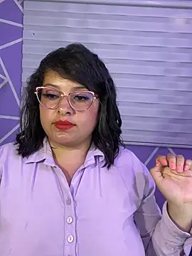 MiiaaJoness webcam