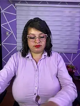 MiiaaJoness webcam