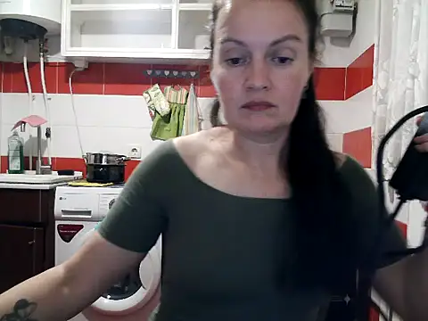LoveNBloom webcam